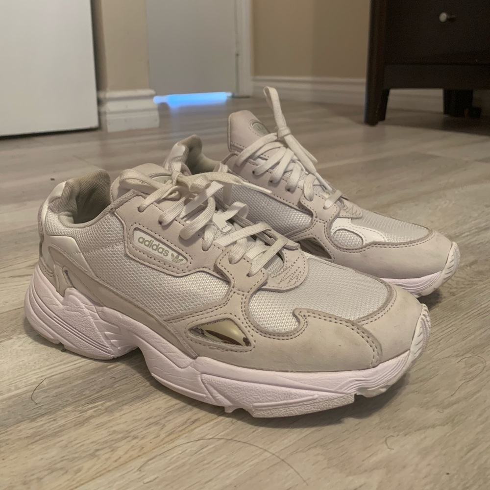 Women’s adidas falcons size 8